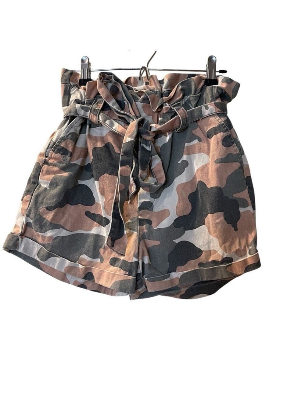 Refuge High Waist Camouflage Shorts tie belt size: Small